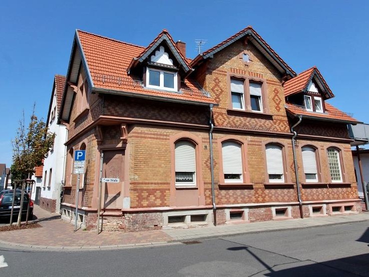 Objekt 770: Solides Zweifamilienhaus in zentraler Lage von Crumstadt